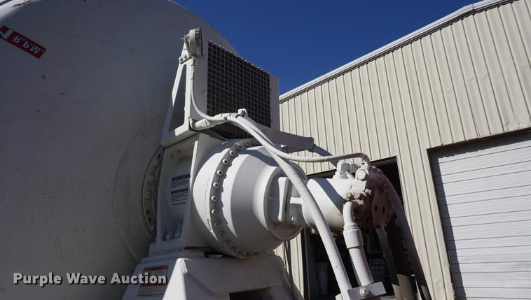 image for item DD6633 1999 International Paystar 5000 ready mix truck