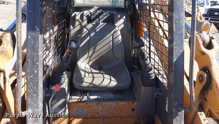 image for item DD6655 2007 Case 450 skid steer
