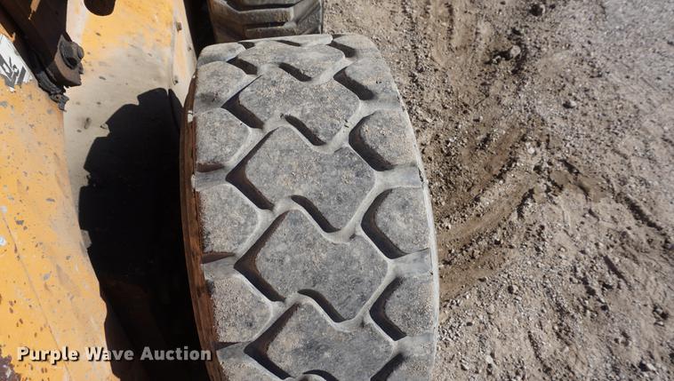 image for item DD6655 2007 Case 450 skid steer