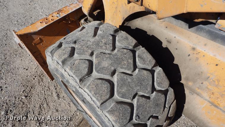 image for item DD6655 2007 Case 450 skid steer