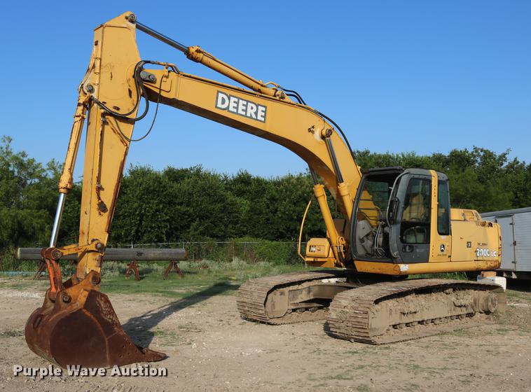image for item DD8258 2004 John Deere 200C LC excavator
