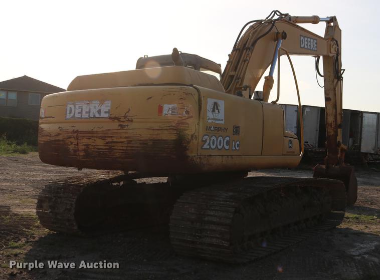 image for item DD8258 2004 John Deere 200C LC excavator