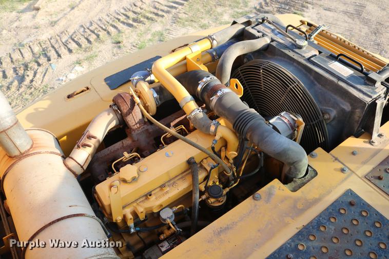 image for item DD8258 2004 John Deere 200C LC excavator