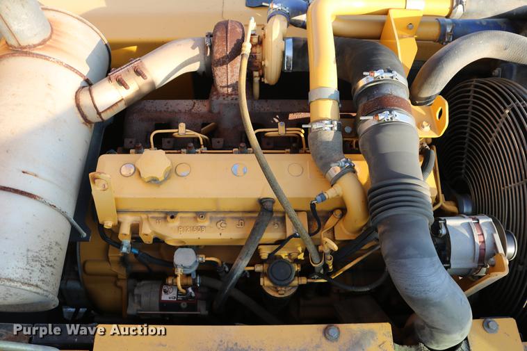 image for item DD8258 2004 John Deere 200C LC excavator