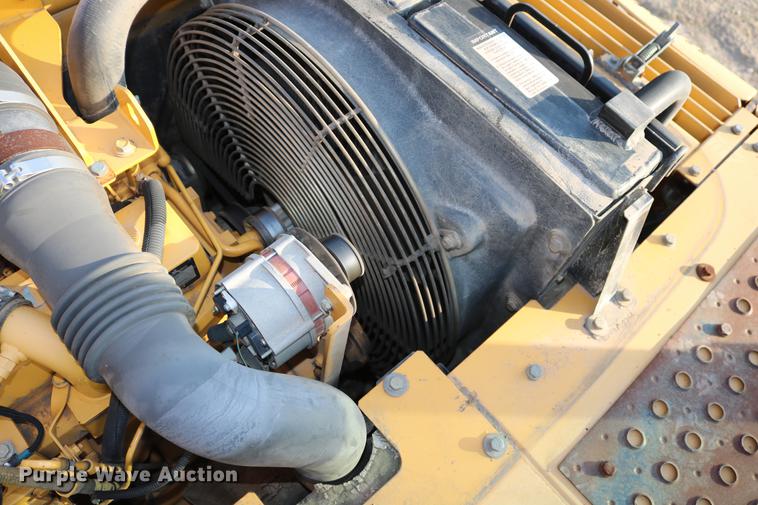 image for item DD8258 2004 John Deere 200C LC excavator