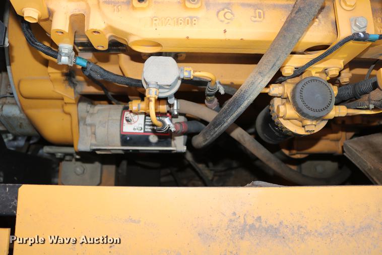 image for item DD8258 2004 John Deere 200C LC excavator