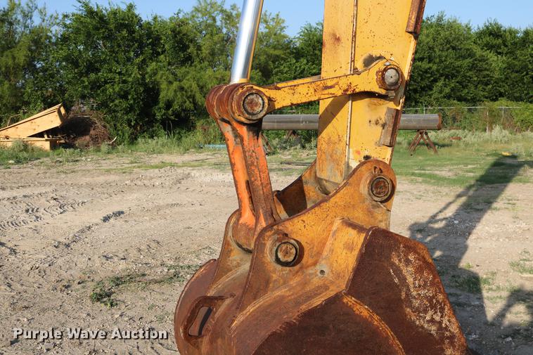 image for item DD8258 2004 John Deere 200C LC excavator