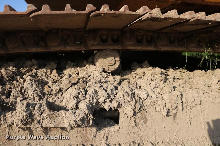 image for item DD8258 2004 John Deere 200C LC excavator