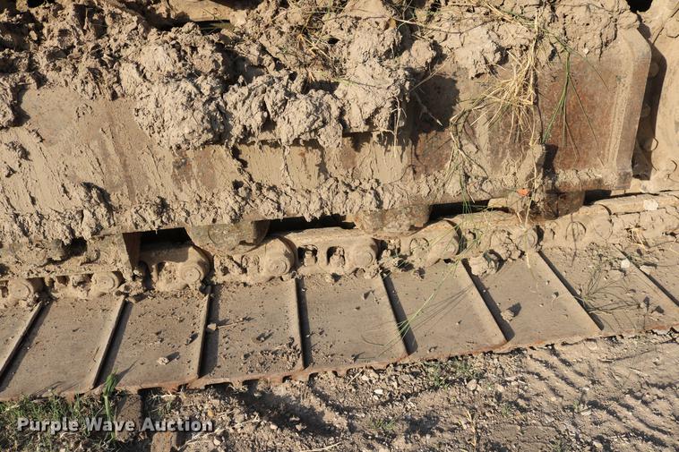 image for item DD8258 2004 John Deere 200C LC excavator