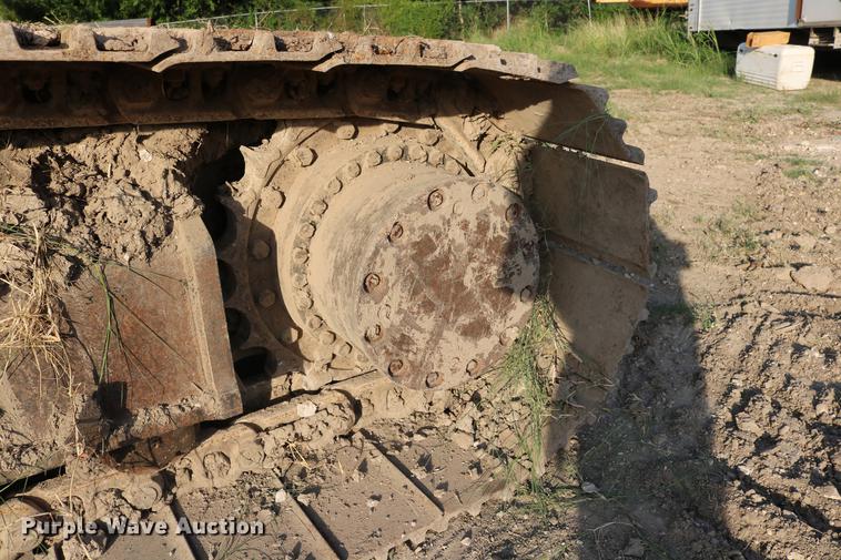 image for item DD8258 2004 John Deere 200C LC excavator