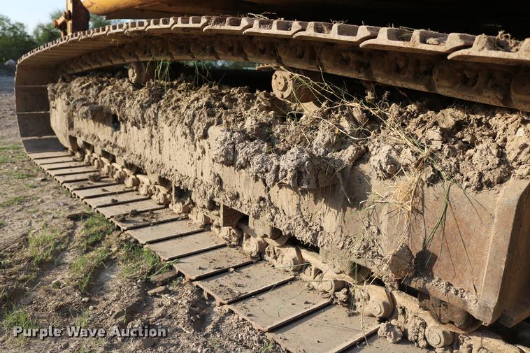 image for item DD8258 2004 John Deere 200C LC excavator