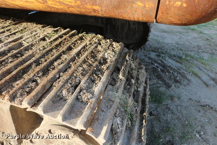 image for item DD8258 2004 John Deere 200C LC excavator