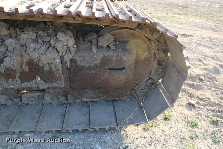 image for item DD8258 2004 John Deere 200C LC excavator