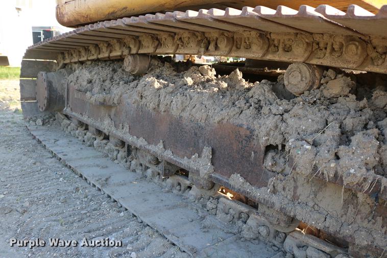 image for item DD8258 2004 John Deere 200C LC excavator