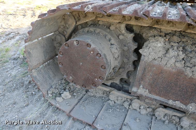 image for item DD8258 2004 John Deere 200C LC excavator