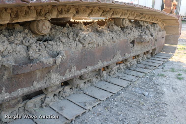 image for item DD8258 2004 John Deere 200C LC excavator