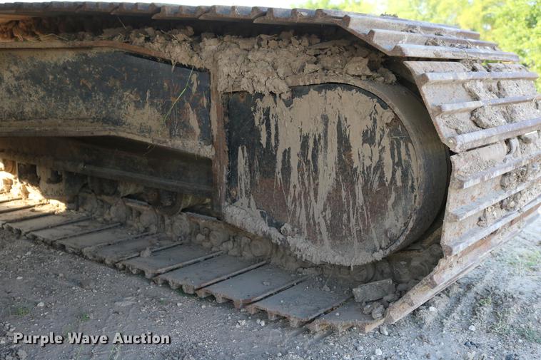 image for item DD8258 2004 John Deere 200C LC excavator