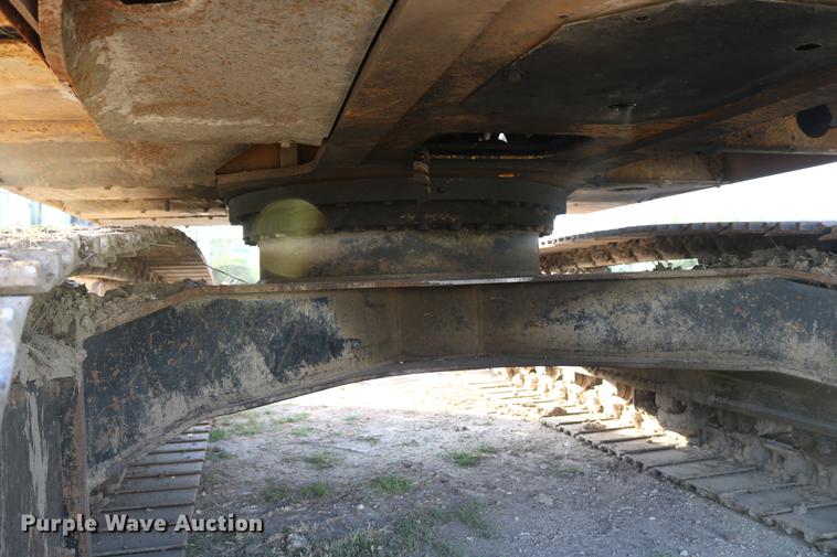 image for item DD8258 2004 John Deere 200C LC excavator