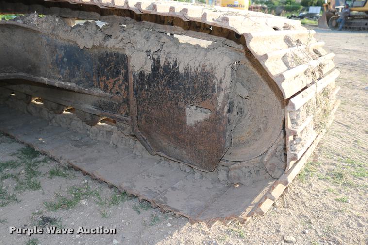 image for item DD8258 2004 John Deere 200C LC excavator