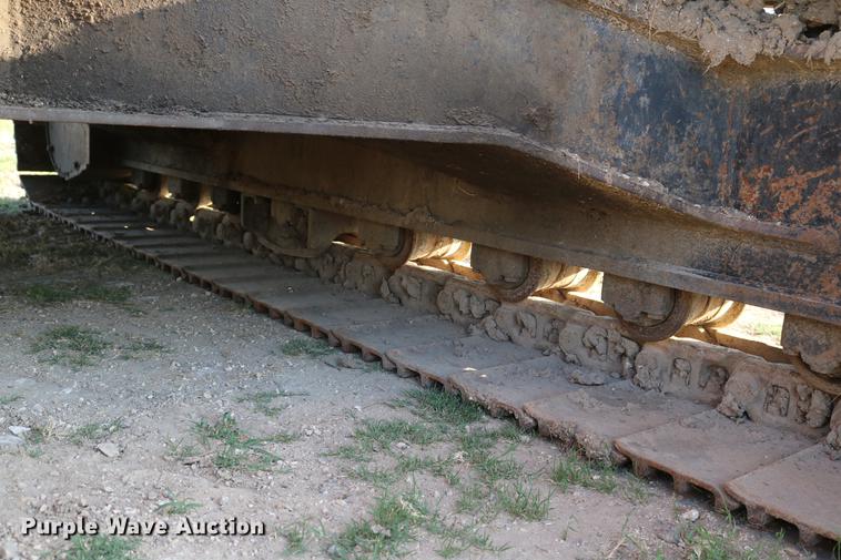 image for item DD8258 2004 John Deere 200C LC excavator