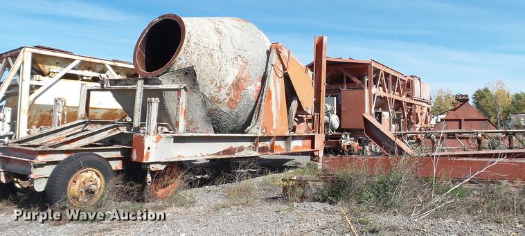 image for item DE4930 1973 Ross 250-8 Mobiliner Central Mix concrete plant