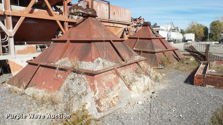 image for item DE4930 1973 Ross 250-8 Mobiliner Central Mix concrete plant