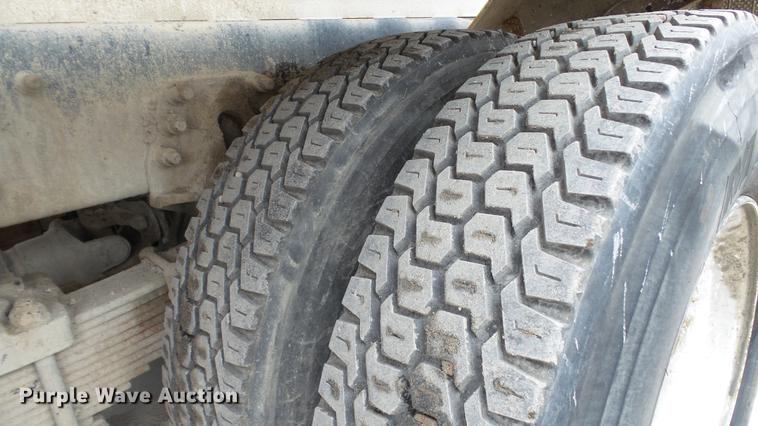 image for item DE4932 2000 Sterling ready mix truck