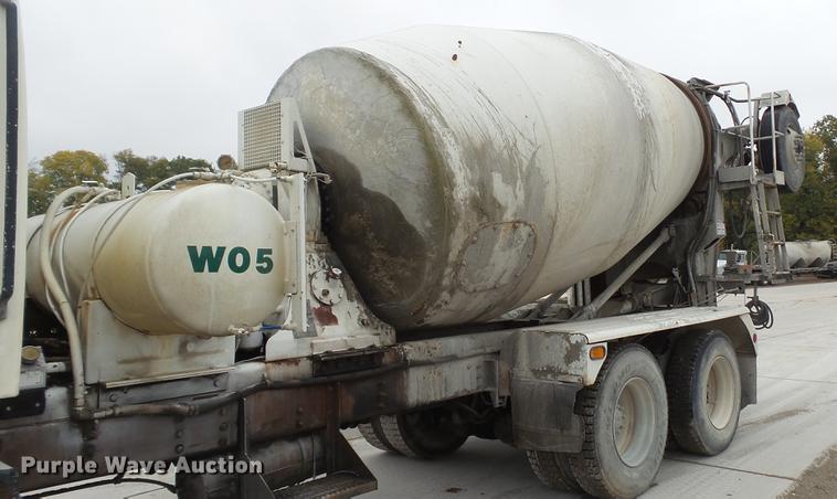 image for item DE4933 2000 Sterling ready mix truck