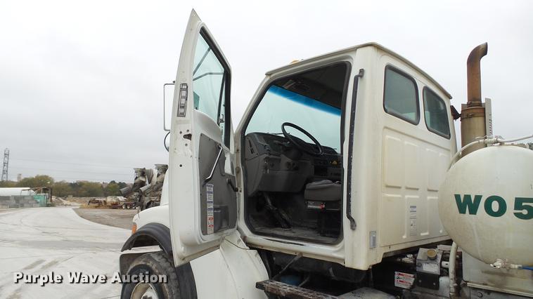 image for item DE4933 2000 Sterling ready mix truck