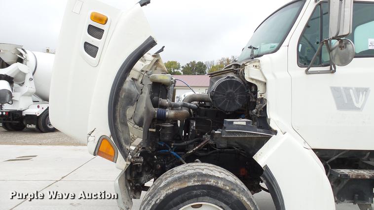image for item DE4933 2000 Sterling ready mix truck