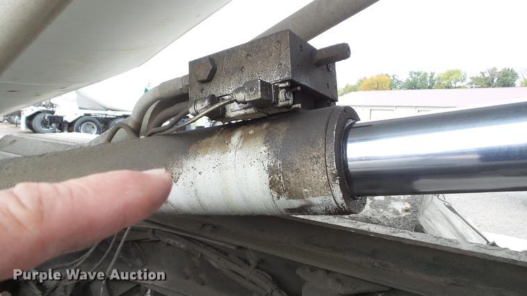 image for item DE4933 2000 Sterling ready mix truck