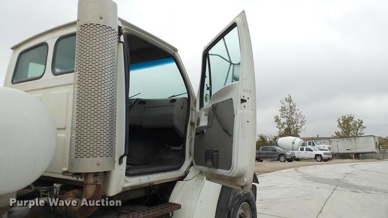 image for item DE4933 2000 Sterling ready mix truck