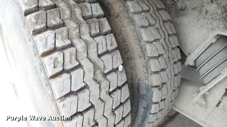 image for item DE4933 2000 Sterling ready mix truck