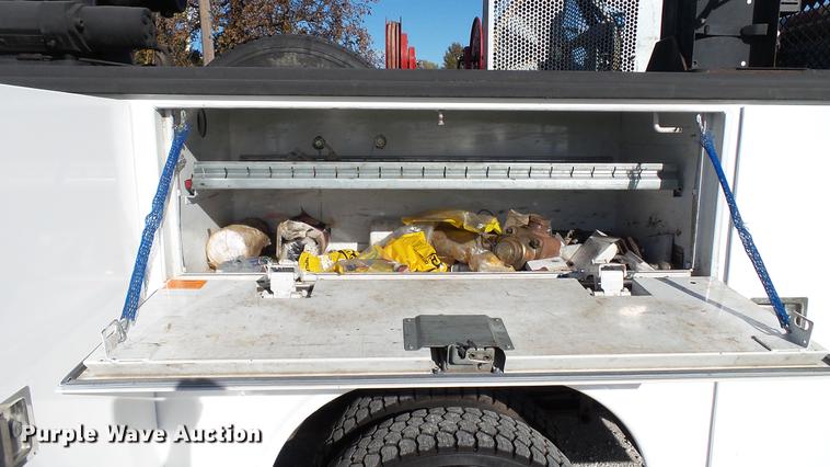 image for item DE4937 2011 Ford F450 Super Duty SuperCab service truck with crane