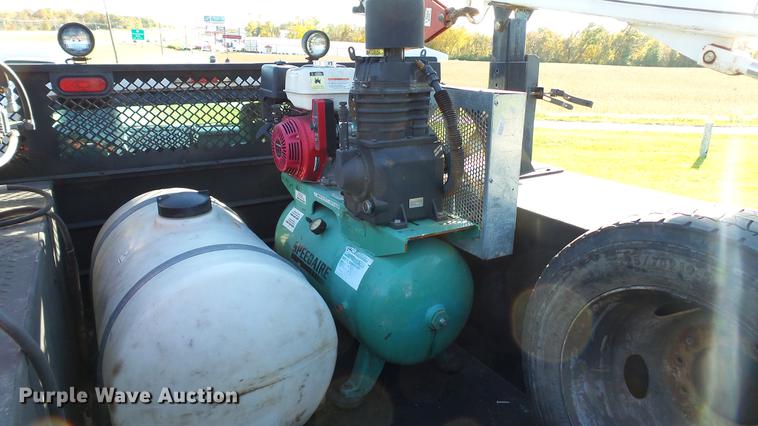 image for item DE4937 2011 Ford F450 Super Duty SuperCab service truck with crane