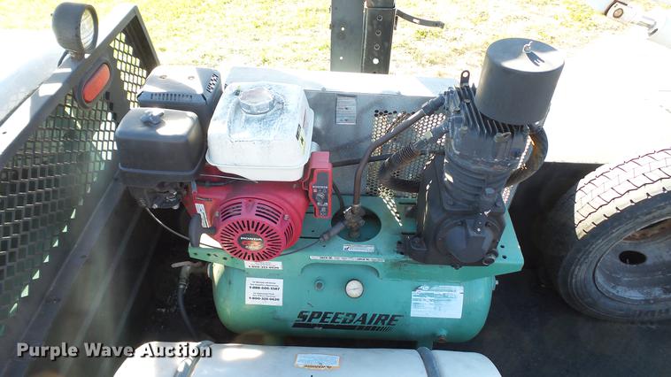 image for item DE4937 2011 Ford F450 Super Duty SuperCab service truck with crane