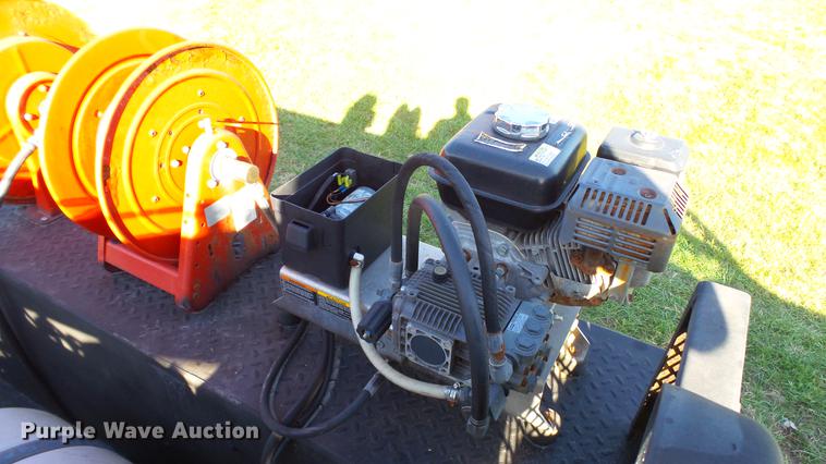 image for item DE4937 2011 Ford F450 Super Duty SuperCab service truck with crane