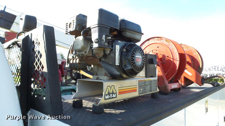 image for item DE4937 2011 Ford F450 Super Duty SuperCab service truck with crane