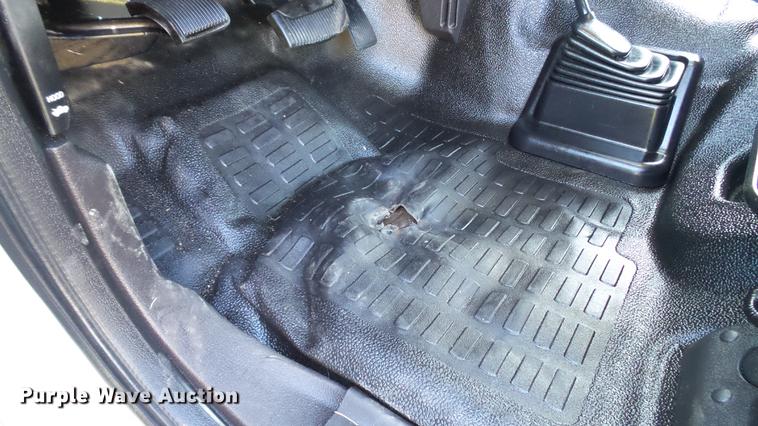 image for item DE4937 2011 Ford F450 Super Duty SuperCab service truck with crane