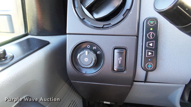 image for item DE4937 2011 Ford F450 Super Duty SuperCab service truck with crane