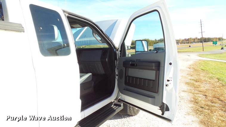 image for item DE4937 2011 Ford F450 Super Duty SuperCab service truck with crane