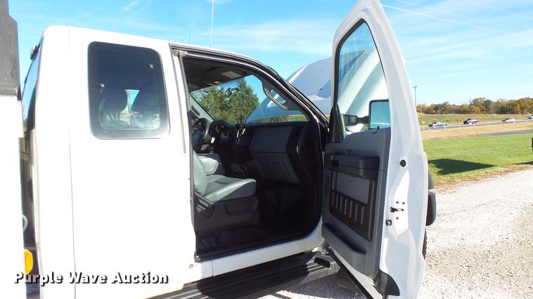 image for item DE4937 2011 Ford F450 Super Duty SuperCab service truck with crane