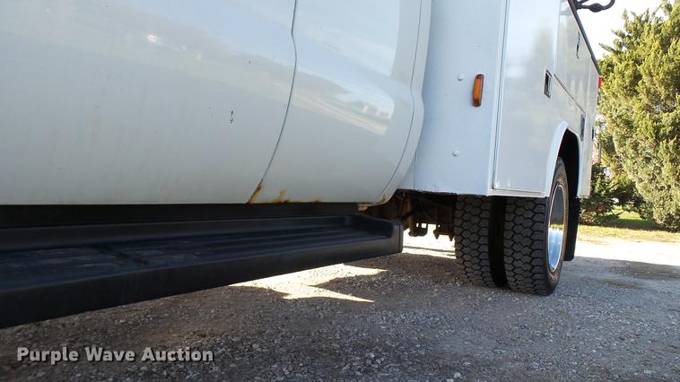 image for item DE4937 2011 Ford F450 Super Duty SuperCab service truck with crane