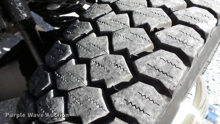 image for item DE4937 2011 Ford F450 Super Duty SuperCab service truck with crane