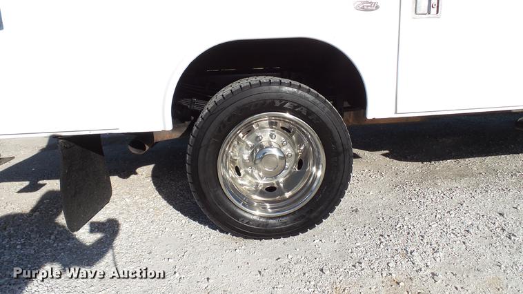 image for item DE4937 2011 Ford F450 Super Duty SuperCab service truck with crane