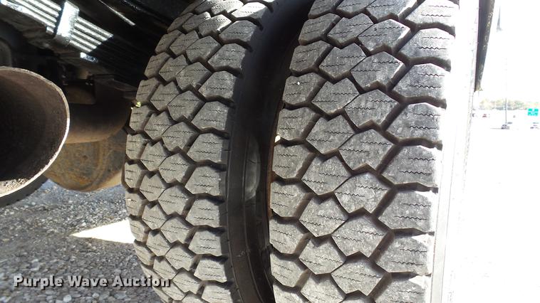 image for item DE4937 2011 Ford F450 Super Duty SuperCab service truck with crane