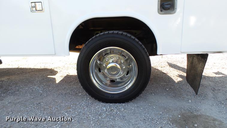 image for item DE4937 2011 Ford F450 Super Duty SuperCab service truck with crane