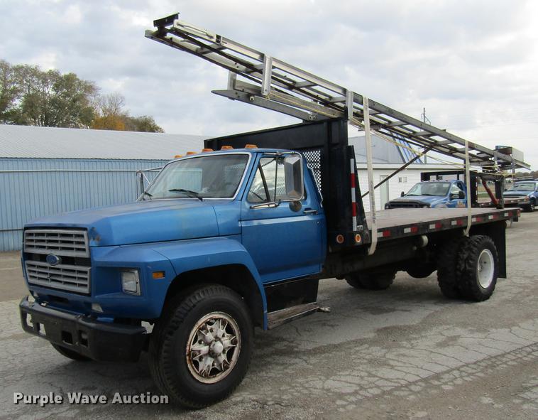 image for item DE5888 1995 Ford F700 flat dump bed truck
