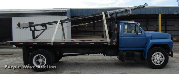 image for item DE5888 1995 Ford F700 flat dump bed truck