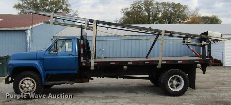 image for item DE5888 1995 Ford F700 flat dump bed truck